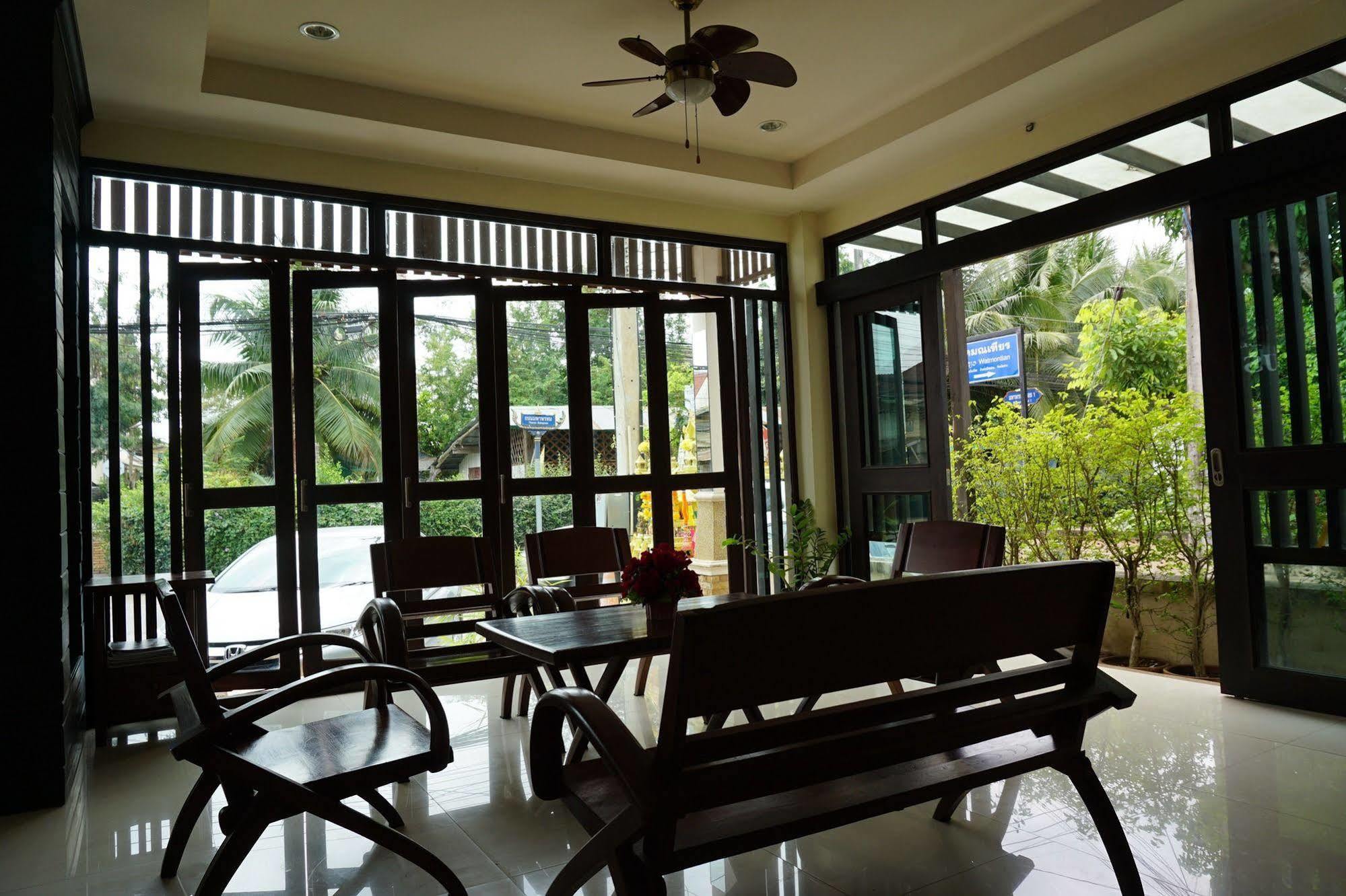 โรงแรมพรบุรี น่าน ภายนอก รูปภาพ