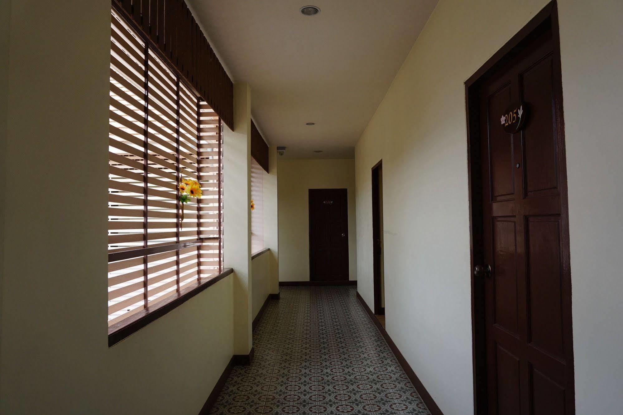โรงแรมพรบุรี น่าน ภายนอก รูปภาพ